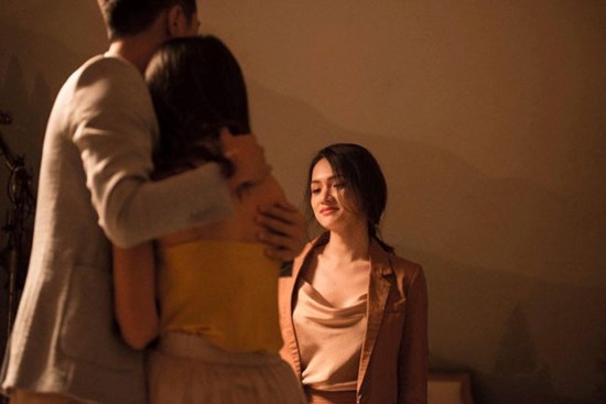 Bị vợ bắt quả tang ngoại tình, tôi xông lên bảo vệ bồ nhưng hành động của vợ khiến tôi hối hận