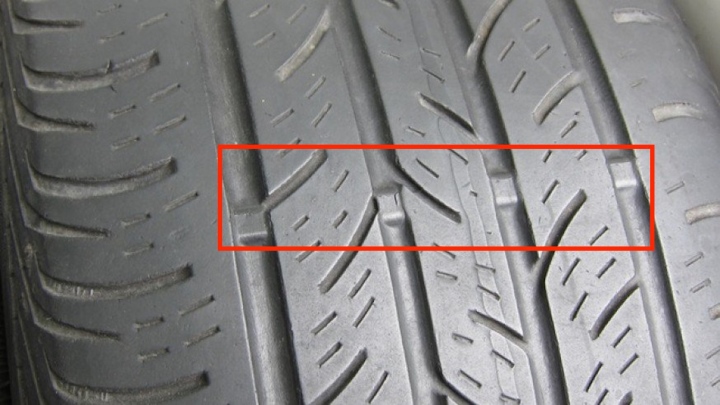 Biểu tượng hình tam giác trên thành lốp ô tô có ý nghĩa gì?-1