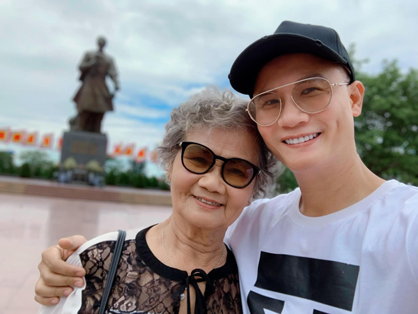 Người phụ nữ gốc Thành Nam từ bỏ đam mê âm nhạc chắp cánh giấc mơ cho ca sĩ Hoàng Bách-2