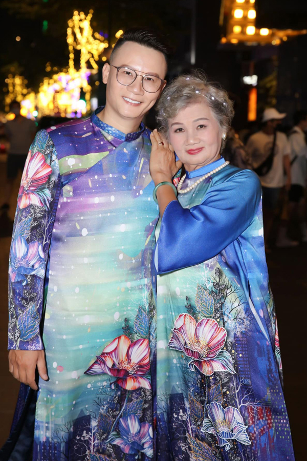 Người phụ nữ gốc Thành Nam từ bỏ đam mê âm nhạc chắp cánh giấc mơ cho ca sĩ Hoàng Bách-4