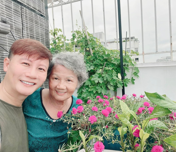 Người phụ nữ gốc Thành Nam từ bỏ đam mê âm nhạc chắp cánh giấc mơ cho ca sĩ Hoàng Bách-6