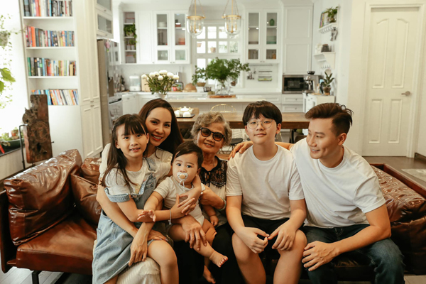 Người phụ nữ gốc Thành Nam từ bỏ đam mê âm nhạc chắp cánh giấc mơ cho ca sĩ Hoàng Bách-8