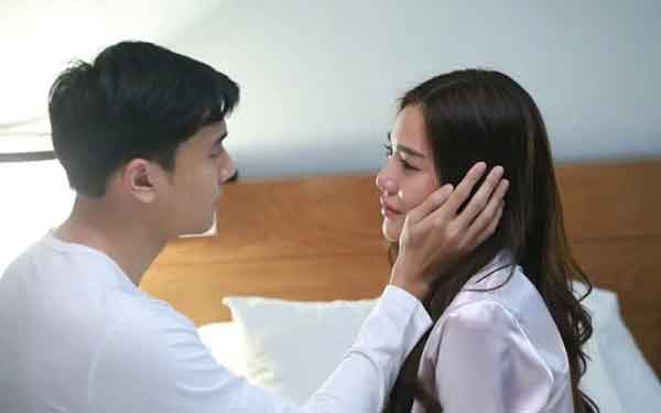 Sau lần mẹ chồng nhập viện, tôi không dám giữ tiền lương của chồng nữa-1