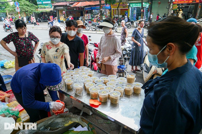 Tết Đoan Ngọ: Tiểu thương bán 2 tạ rượu nếp, hoa quả chốt đơn mỏi tay-3