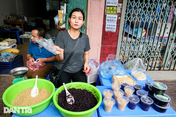 Tết Đoan Ngọ: Tiểu thương bán 2 tạ rượu nếp, hoa quả chốt đơn mỏi tay-4