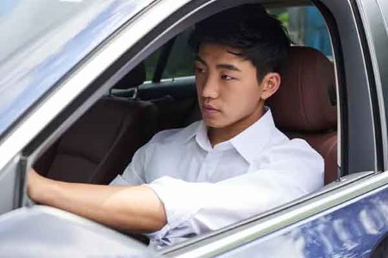 Run sợ mỗi khi ngồi trên xe ô tô của bạn trai