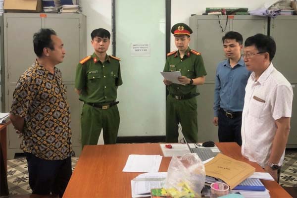 Mắc kẹt trong hốc bánh xe, bé gái 13 tuổi tử vong-2