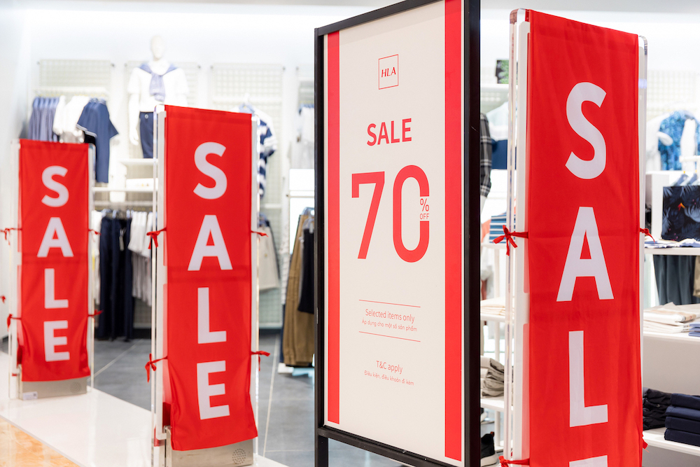 Sắm hè hứng khởi cùng ưu đãi ‘deal chồng deal’ chỉ có ở Vincom Red Sale 2023-4