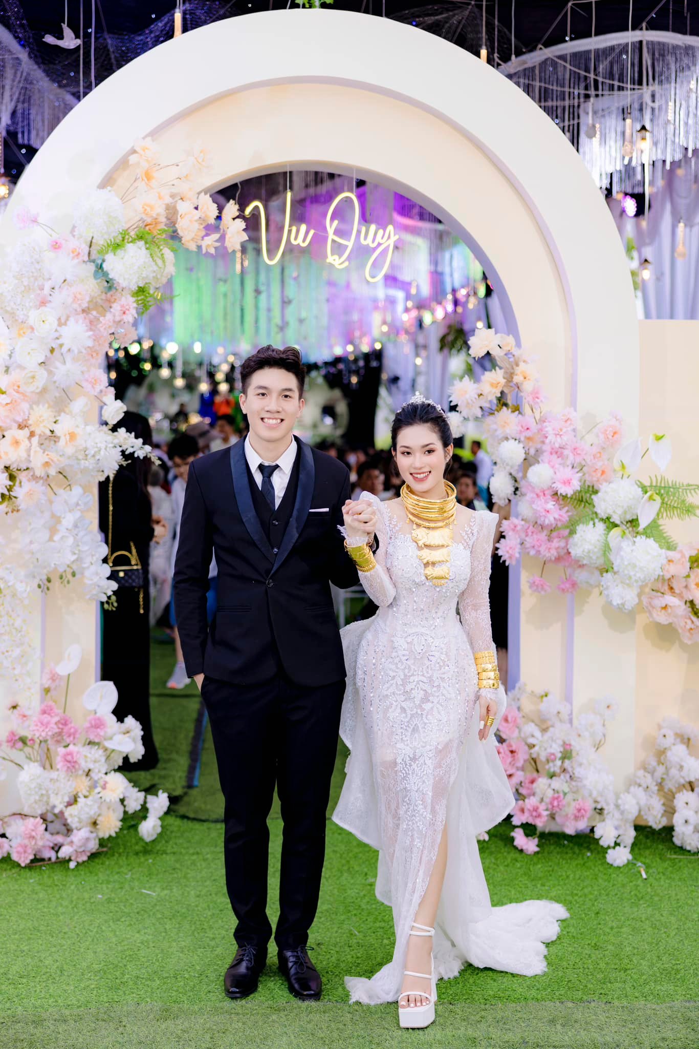 Cô dâu Long An nhận hồi môn khủng, đám cưới đãi cỗ chay-2