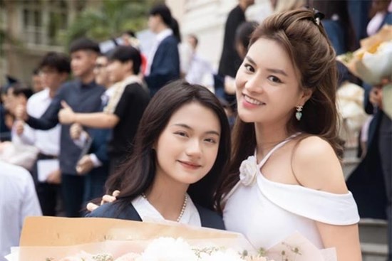 Siêu mẫu Vũ Thu Phương tiết lộ mối quan hệ với con riêng 18 tuổi của chồng