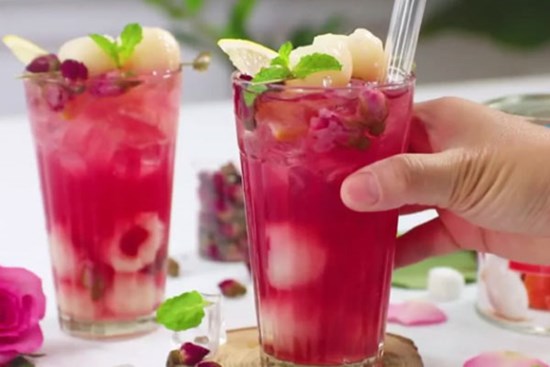 Mách bạn 3 cách pha trà vải mát lịm mùa hè