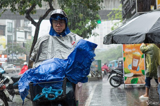 Thời tiết Hà Nội 23/6: Nắng gián đoạn, chiều tối mưa lớn kèm gió mạnh