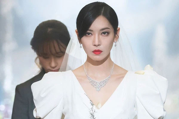 Đưa con riêng của vợ đi khám bệnh, cảnh tượng trước mắt khiến tôi nhói lòng-2