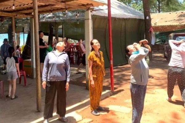 Nhỏ nước chanh vào mắt, nhìn lên mặt trời vào Tết Đoan ngọ: Bác sĩ nói gì?-1