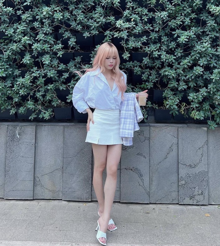 Phong cách diện chân váy ngắn trẻ trung của Thiều Bảo Trâm-1