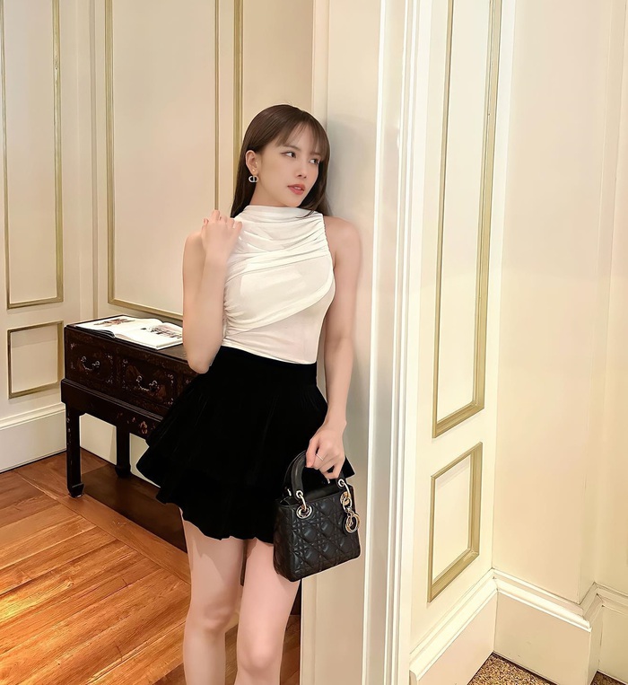 Phong cách diện chân váy ngắn trẻ trung của Thiều Bảo Trâm-4