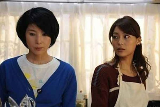 Đến nhà con trai chơi, nhìn mâm cơm tôi ngán ngẩm