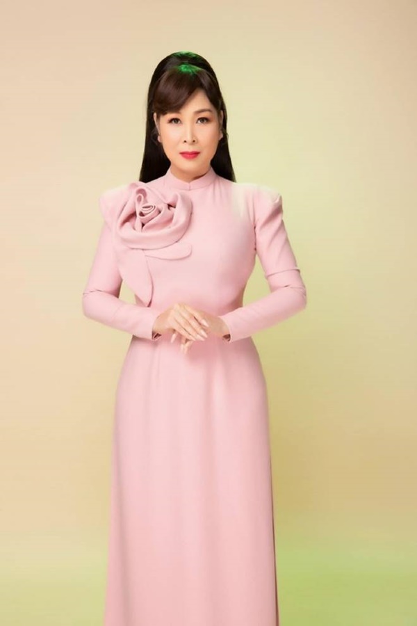 NSND Hồng Vân tự tin khoe đường cong ở tuổi U60 sau khi giảm 15kg-1