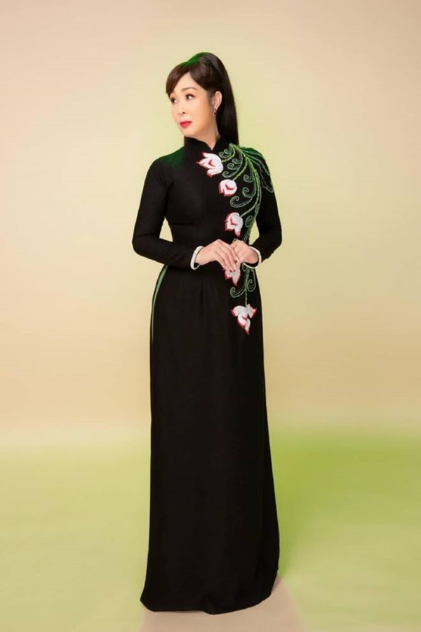 NSND Hồng Vân tự tin khoe đường cong ở tuổi U60 sau khi giảm 15kg-3