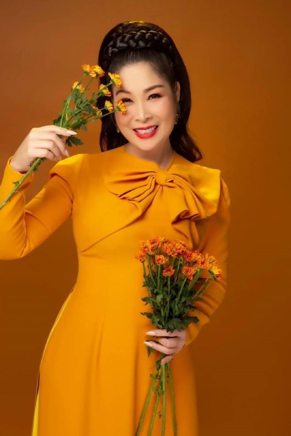 NSND Hồng Vân tự tin khoe đường cong ở tuổi U60 sau khi giảm 15kg-4