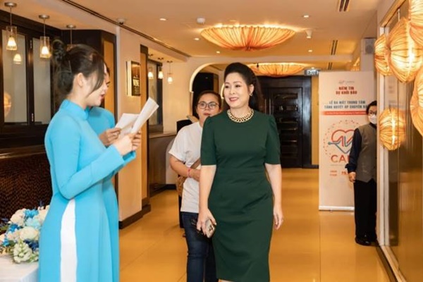 NSND Hồng Vân tự tin khoe đường cong ở tuổi U60 sau khi giảm 15kg-7