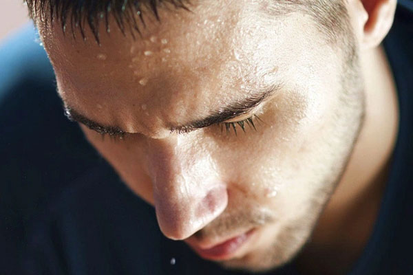 Dấu hiệu đổ mồ hôi ở thời điểm này cảnh báo bệnh ung thư-1