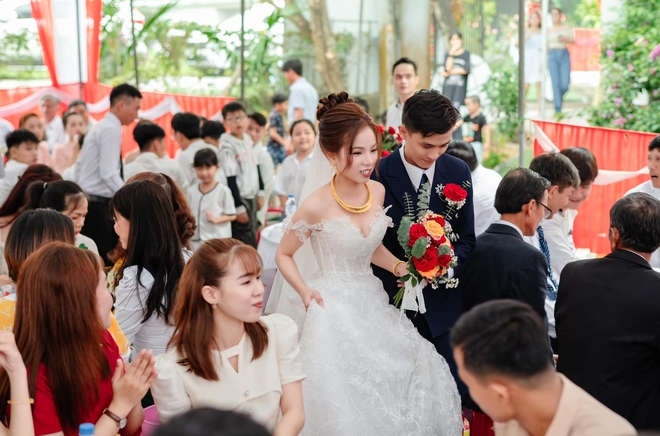 Đám cưới đặc biệt của cặp đôi trái dấu-10