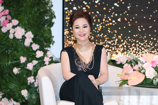 Sau ly hôn, vợ cũ quyền lực của Đàm Vĩnh Hưng sống trong biệt thự sang chảnh không kém ông hoàng nhạc Việt-25