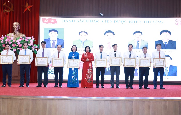 Áp dụng hiệu quả các kiến thức vào thực tiễn công tác tại địa phương-5