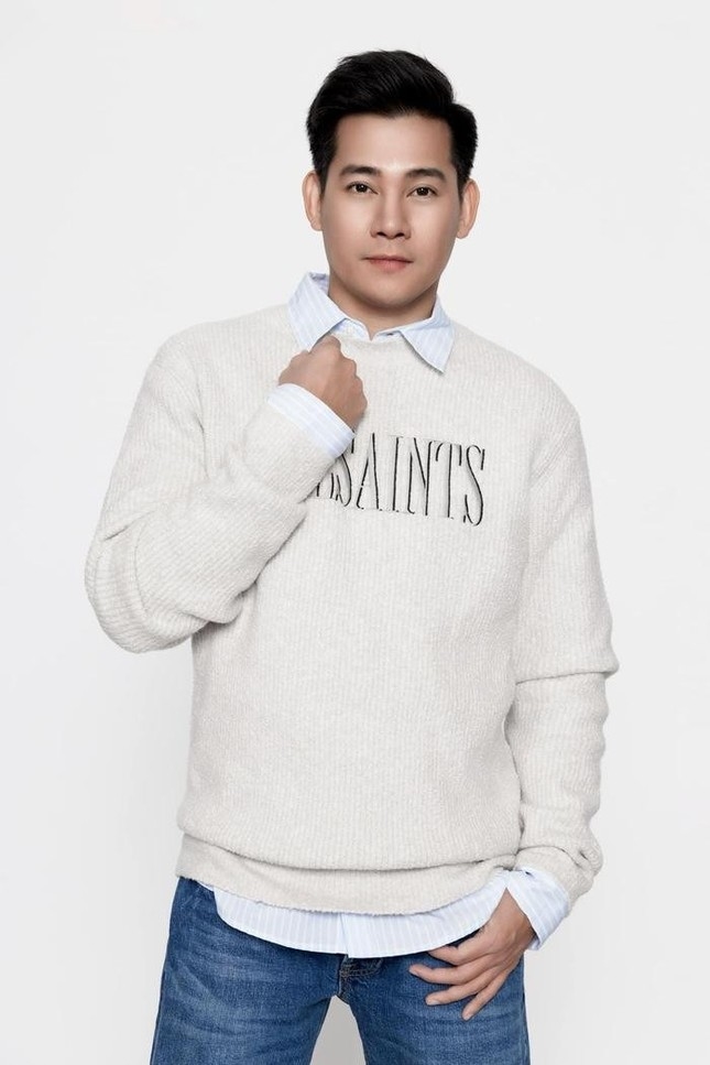 Ca sĩ Phùng Ngọc Huy xuống tóc-1