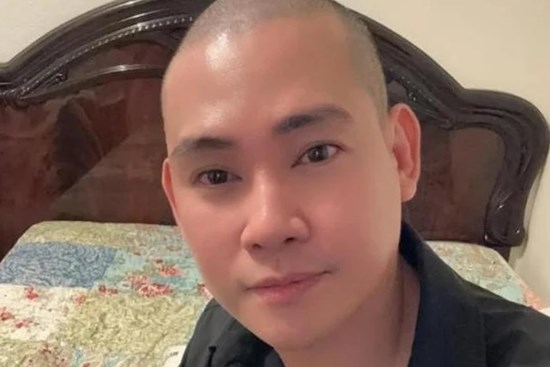 Ca sĩ Phùng Ngọc Huy xuống tóc