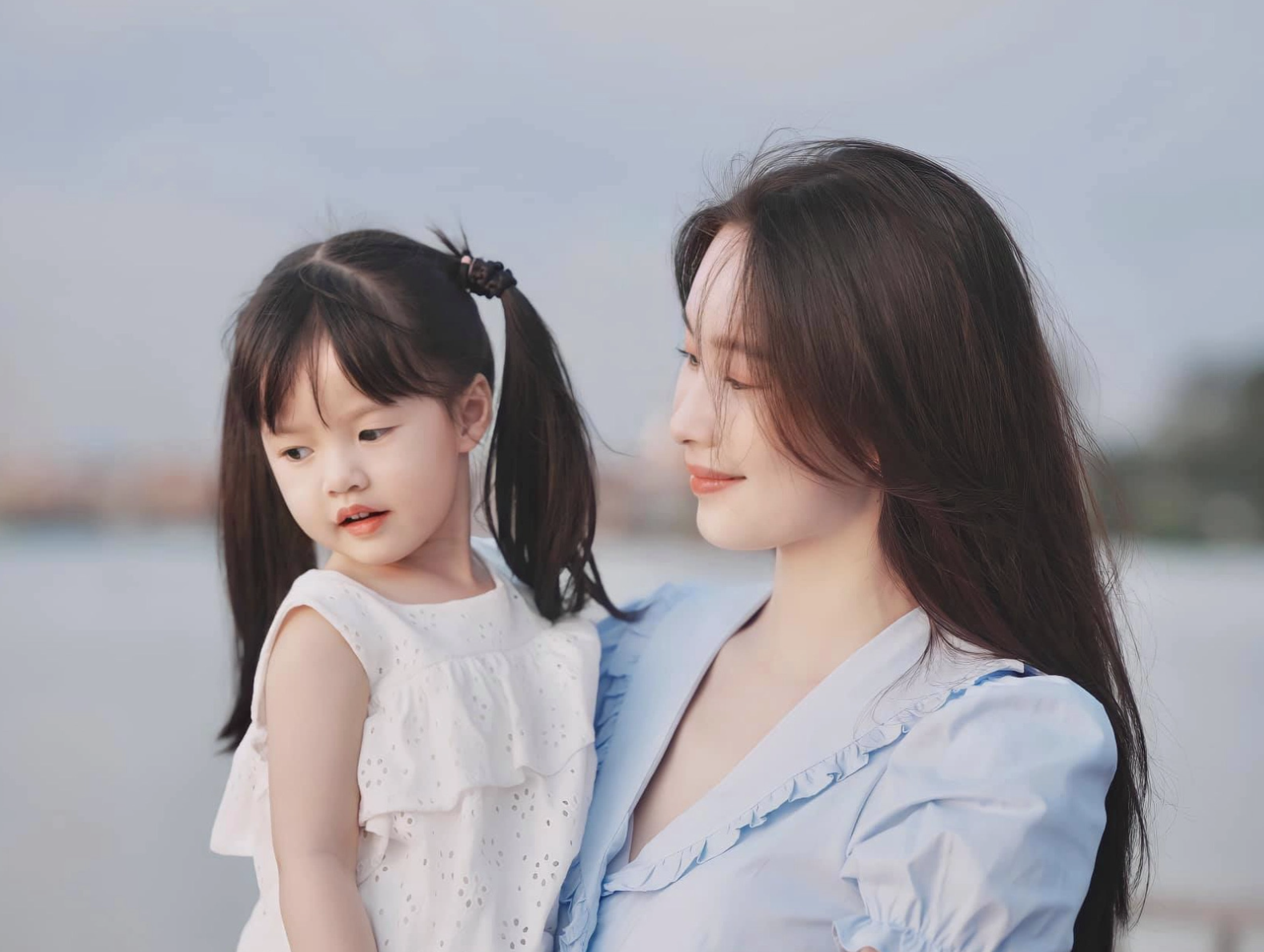 Ái nữ 5 tuổi nhà Đặng Thu Thảo: Nàng cá nhỏ đáng yêu, giỏi hội họa-3