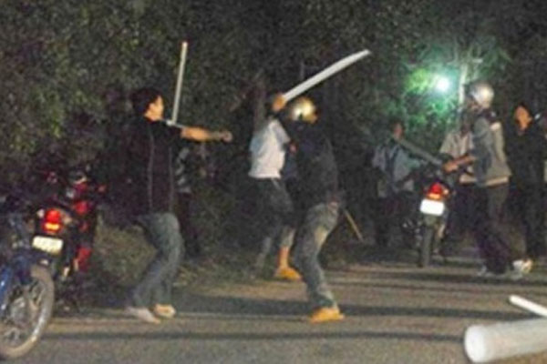 Mâu thuẫn vì chiếc điện thoại, 3 bà cháu bị chém trọng thương-1