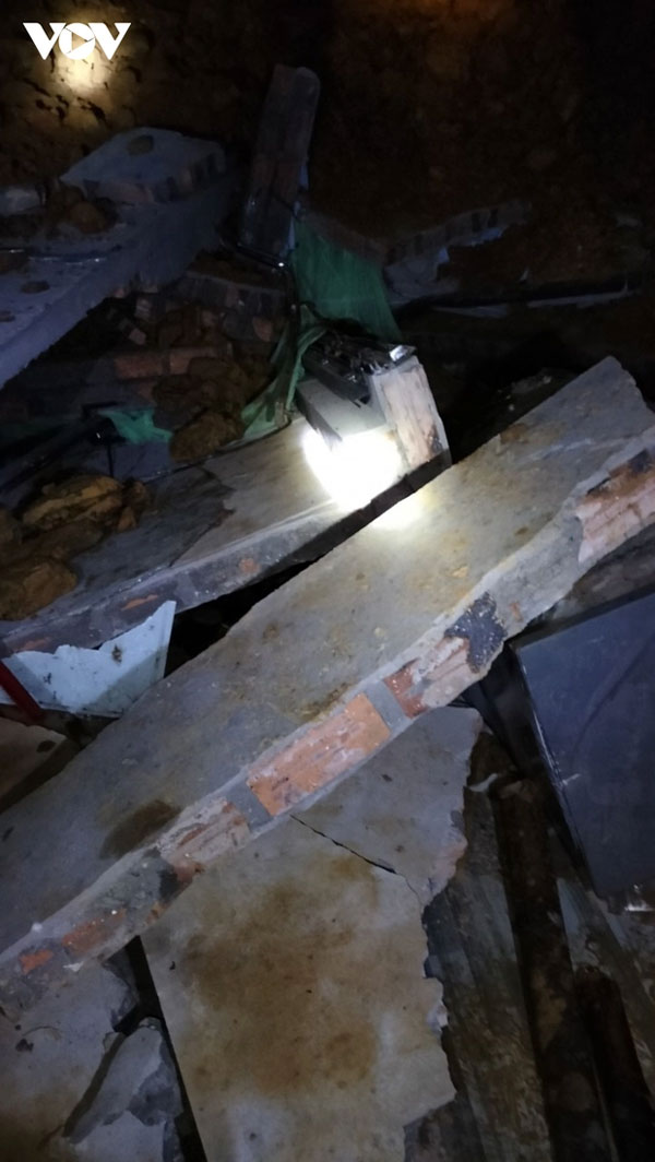 Sạt lở đất vùi lấp một ngôi nhà khiến bé gái 7 tuổi tử vong tại Bắc Kạn-1