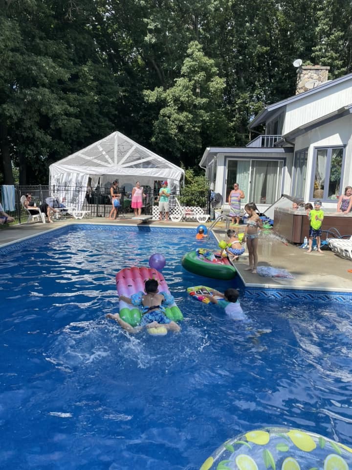 Nữ ca sĩ sống như bà hoàng tại Mỹ, chồng cứ thích là tặng biệt thự, siêu xe-4