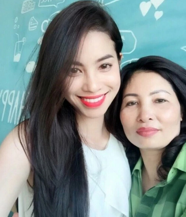 Chân dung người phụ nữ khiến Hoa hậu Phạm Hương quyết định xây biệt thự gần 1.000m2 để báo hiếu-3