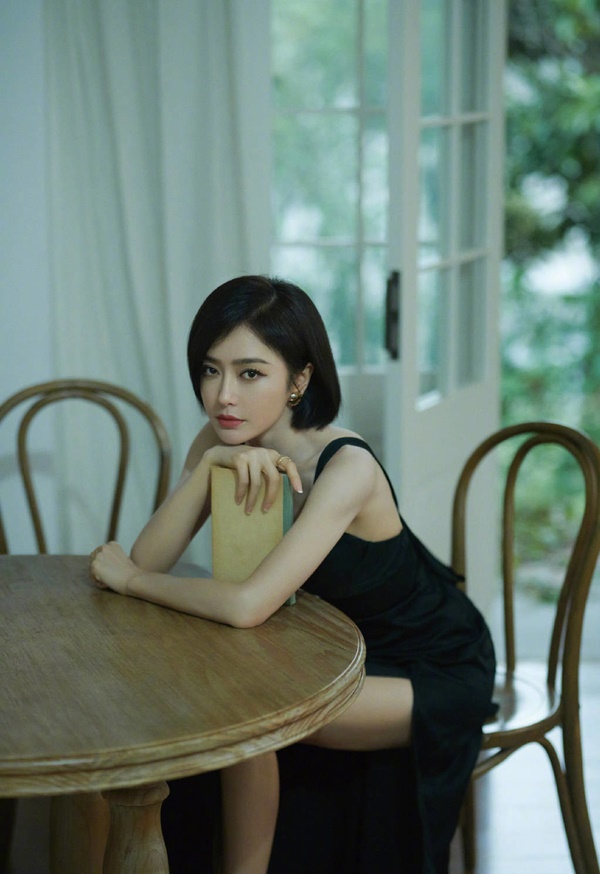 Đường cong của Tần Lam trong phim mới khiến nhiều người trầm trồ, bí quyết đến từ cách ăn uống lành mạnh-4