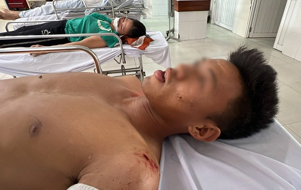 Cầu thủ Quảng Nam hoảng hồn kể lúc xe chở đội bóng mất lái, bị lật trên đèo khiến 4 người thương vong-2
