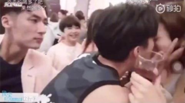 Tranh cãi clip nam tài tử Thơ Ngây quấy rối vợ thành viên cùng nhóm sau bê bối xâm hại trẻ vị thành niên-3