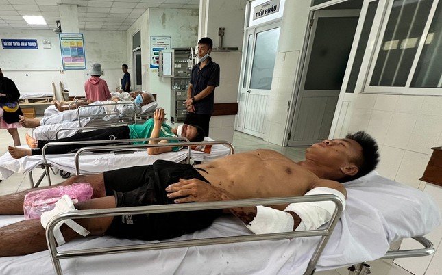 Tin mới nhất vụ xe chở CLB bóng đá trẻ Quảng Nam bị lật-2