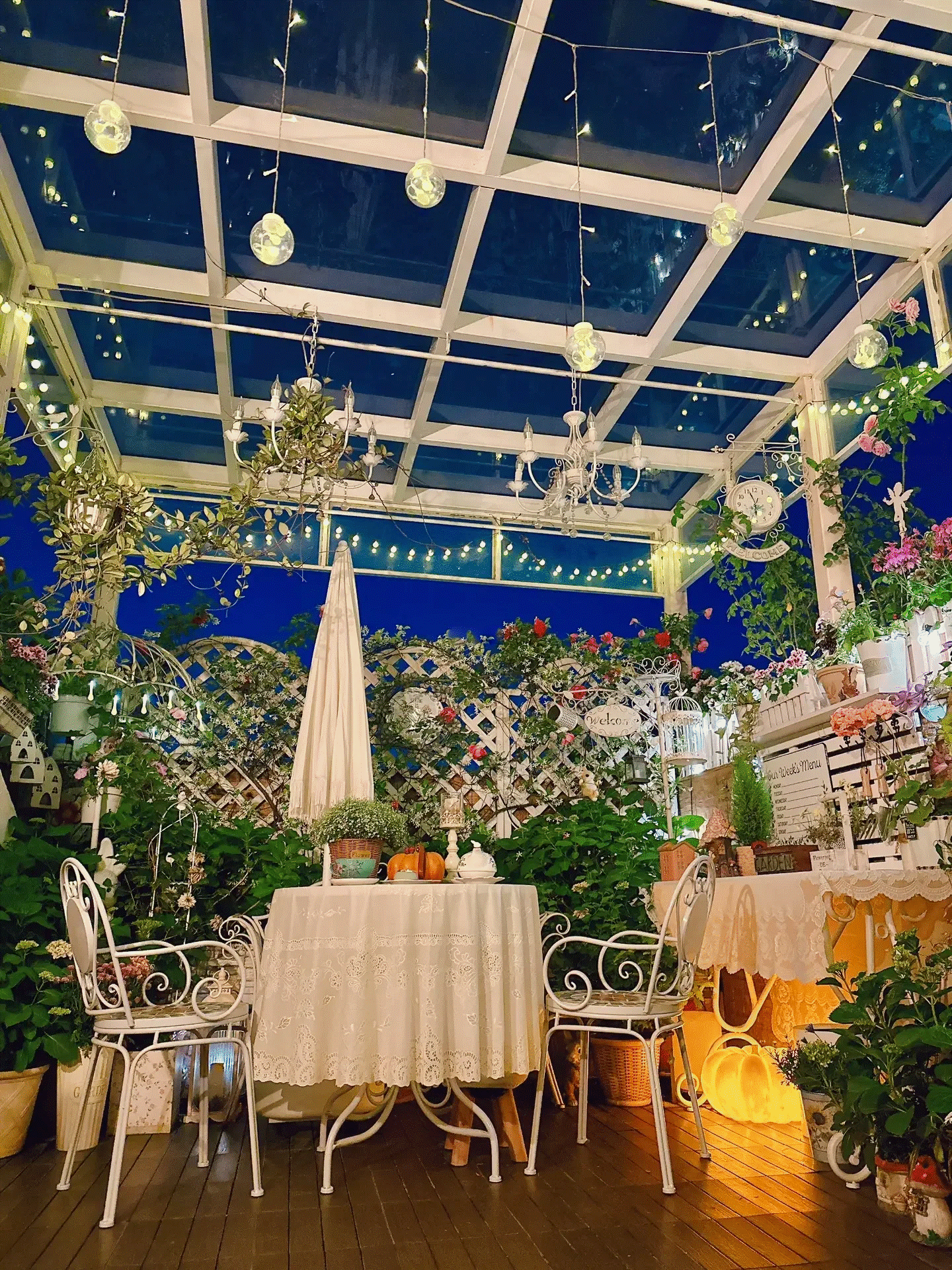 Khu vườn sân thượng ngập hoa làm không gian thư giãn khiến nhiều người ngưỡng mộ-9