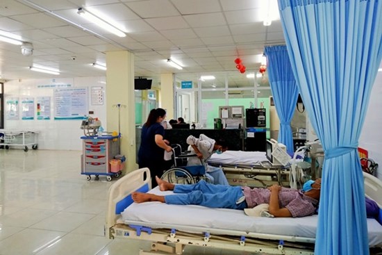 Nhóm du khách Hà Nội nhập viện ở Đà Nẵng sau bữa tối