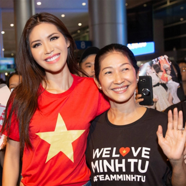 Chân dung người phụ nữ U70 vẫn trẻ đẹp từng dùng đòn roi dạy tính cứng đầu của siêu mẫu Minh Tú-1