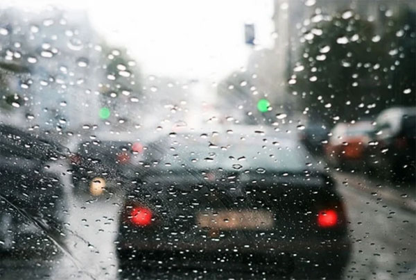 Lái xe dưới trời mưa lớn cần chú ý điều gì?-2