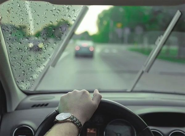 Lái xe dưới trời mưa lớn cần chú ý điều gì?-3