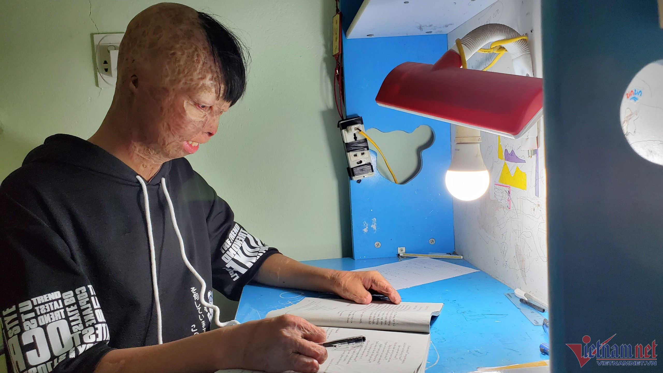 Cậu bé ở Thanh Hóa bị bố đổ xăng thiêu sống: Em ước mơ làm lính cứu hoả-2