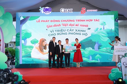 ‘Gia đình Việt đại sứ xanh’ góp cây xanh trồng rừng phòng hộ