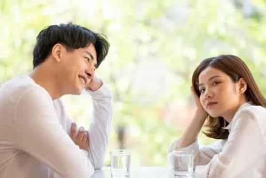 Đi chơi lần đầu, bạn trai chia đôi hóa đơn nhưng vẫn tiếp tục tán tỉnh tôi