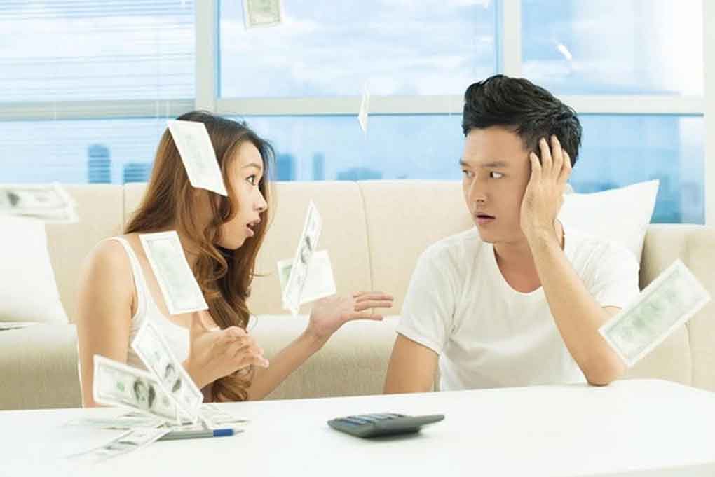 Vợ nổi giận vô lý khi tôi hỏi lương hàng tháng của cô ấy-1