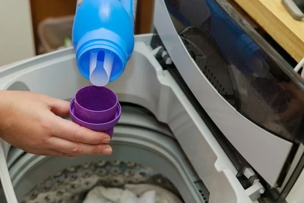 Máy giặt phun trào khiến gia chủ bất lực: Tình trạng này vì đâu và phải giải quyết thế nào?-6